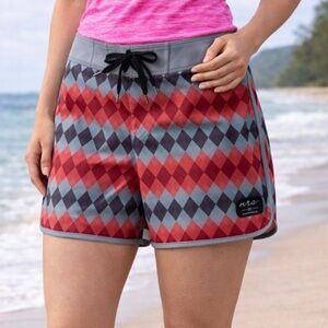 NWT WOMENS 16 NRS BEDA BOARD SHORTS